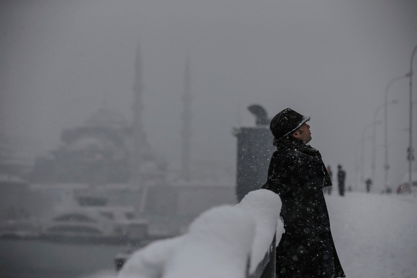 Kai Stambulą savaitgalį užklojo sniegas, buvo atšaukta šimtai skrydžių, sugadintos tūkstančių žmonių kelionės.<br>AP nuotr.