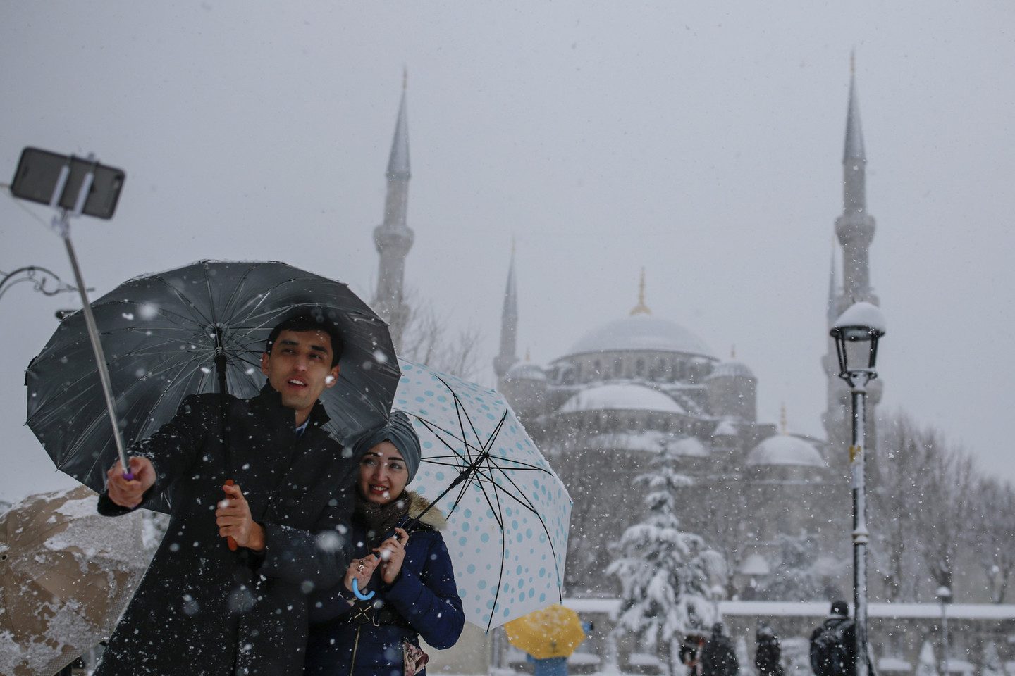 Kai Stambulą savaitgalį užklojo sniegas, buvo atšaukta šimtai skrydžių, sugadintos tūkstančių žmonių kelionės.<br>AP nuotr.