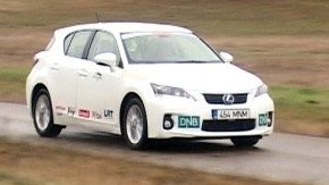 „Metų automobilis 2012“: komfortiškas ir taupus „Lexus CT200h“