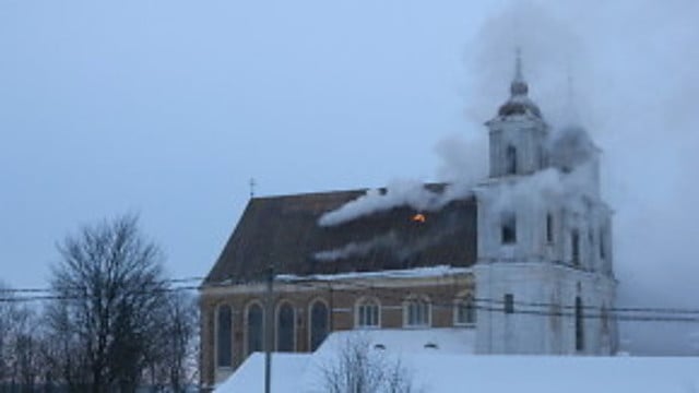 Paryčiais užsiliepsnojo Tytuvėnų bažnyčia ir vienuolynas (papildyta)