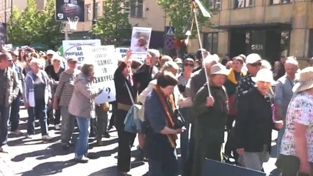 Žiūrovo video: dėl violetinės eisenos Gedimino prospekte teko stabdyti krepšinio turnyrą