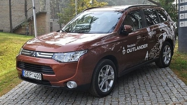 „Metų automobilis 2013“: erdvesniu, tylesniu ir taupesniu tapęs visureigis „Mitsubishi Outlander“