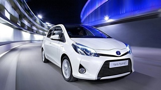 „Metų automobilis 2013“: pigiausias hibridinis automobilis „Toyota Yaris Hybrid“