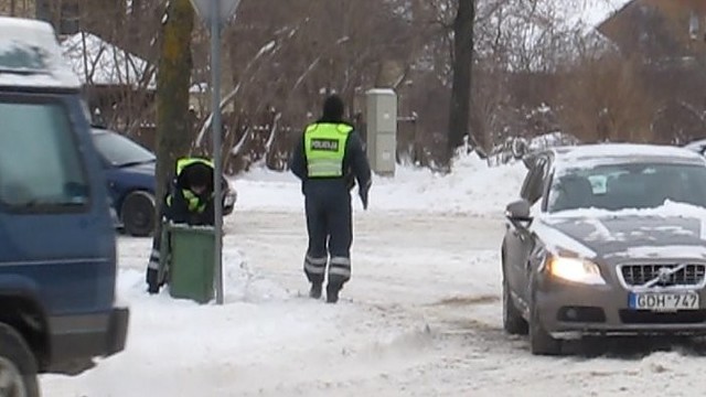 Policininkai neliko abejingi nelaimės ištiktam vilkiko vairuotojui