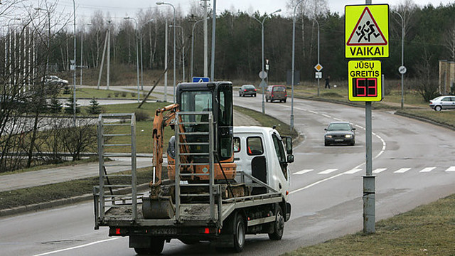 Automobilių savininkai nebegalės slėpti greitį viršijusių šeimos narių