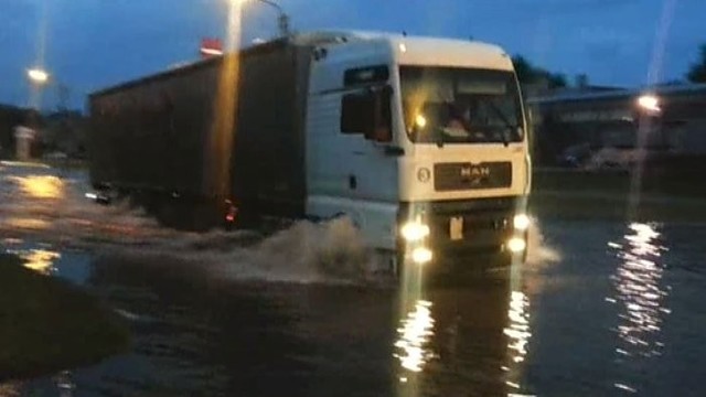 Liūties vanduo skandina Kauną, dalis gatvių tapo nepravažiuojamos