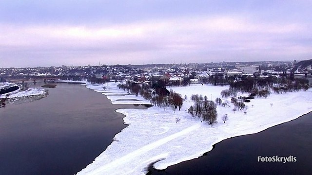 Žiūrovas siūlo kvapą gniaužiantį skrydį virš Kauno stogų