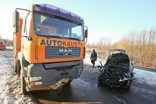 Septyniolikmečio vairuojamas „Citroen" susidūrė su vilkiku