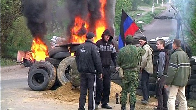 Numuštą Ukrainos sraigtasparnį separatistai palydėjo plojimais