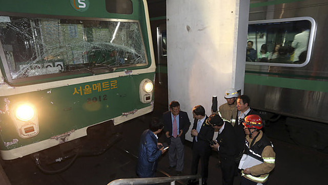 Seule susidūrus dviems traukiniams keleiviai šoko iš vagonų