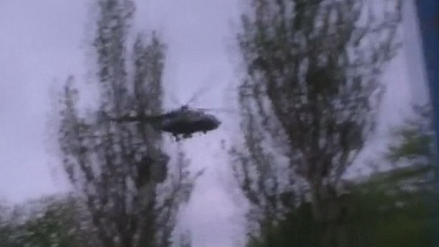 Nufilmavo, kaip buvo apšaudomas pamuštas Ukrainos sraigtasparnis