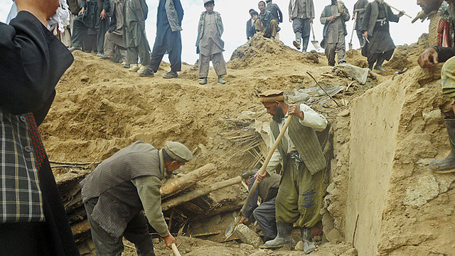 Nuošliaužos Afganistane aukų skaičius perkopė 2100