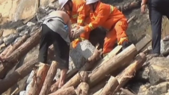 Kinijoje sugriuvus nelegaliai statomam tiltui žuvo 11 žmonių