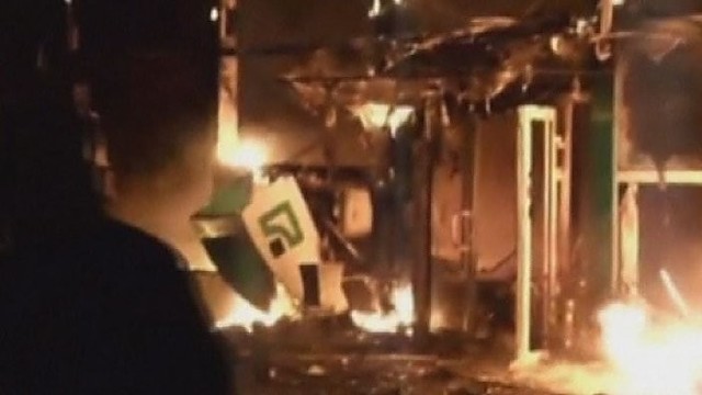 Nufilmuota, kaip Mariupolyje sudegė „PrivatBank“ skyrius