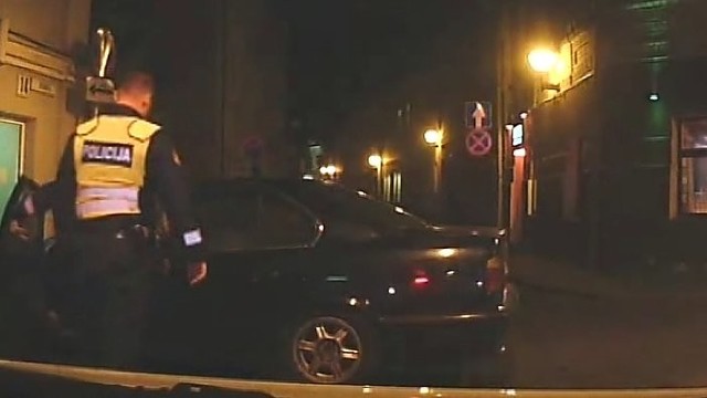 Vilniaus patruliai nufilmavo, kaip BMW rėžėsi į sieną