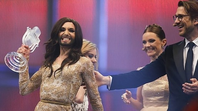 „Eurovizijoje“ triumfavo Austrijos transvestitas