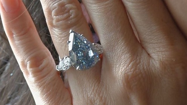 Aukcione bus parduodamas didžiausias pasaulyje mėlynas deimantas