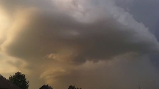 Nufilmuoti grėsmingi audros debesys Ignalinos rajone