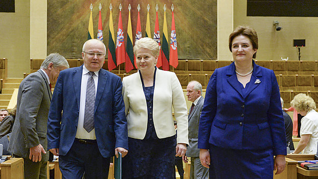 Daliai Grybauskaitei įteiktas naujas prezidento pažymėjimas