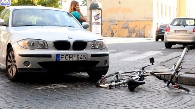 Vilniuje BMW vairuotoja partrenkė dviratininkę