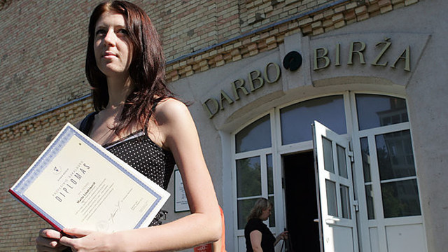 Tūkstančiai absolventų papildys Lietuvos bedarbių gretas
