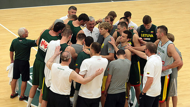 Lietuvos krepšininkai rengiasi mūšiui su latviais