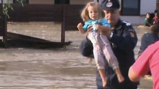 Rumuniją skandina potvyniai, vandens lygis siekia tris metrus