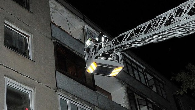 Dramatiška operacija: pareigūnai į 4 aukštą lipo pro balkoną