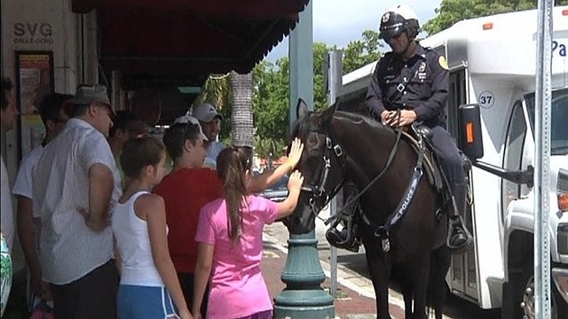 Majamio policininkas ir jo žirgas užkariavo gyventojų širdis