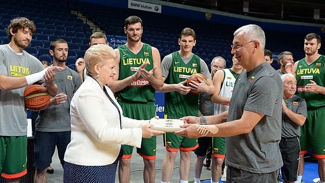 Krepšinio rinktinės treniruotėje pasirodė ir Dalia Grybauskaitė