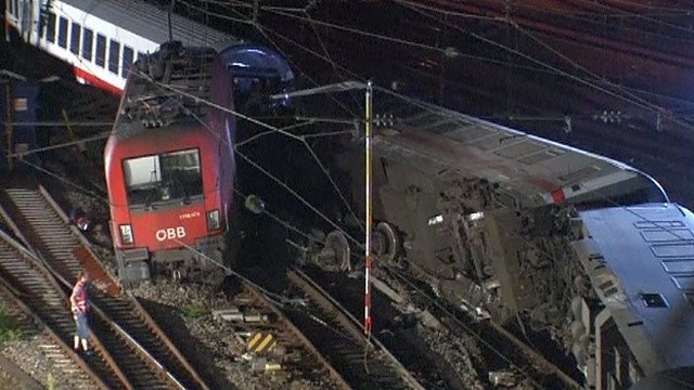 Vokietijoje keleivinis traukinys susidūrė su prekiniu