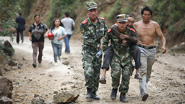 Žemės drebėjimas Kinijoje jau pareikalavo 381 gyvybės