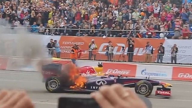 „Gazprom“ šventėje Rusijoje – degantis „Red Bull“ bolidas