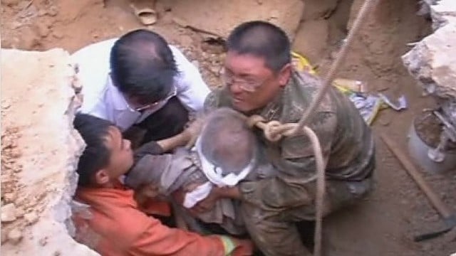 Kinijoje senolė buvo palaidota po žemėmis 50 valandų