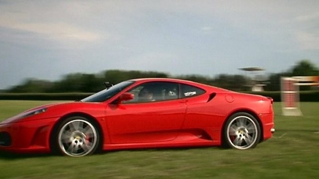 „Teritorija“: „Ferrari“ pasivažinėjimas žirgyne (I)