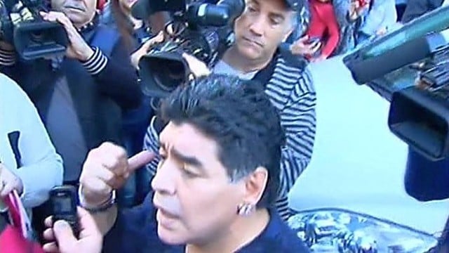 Diego Maradona žurnalistui skėlė antausį