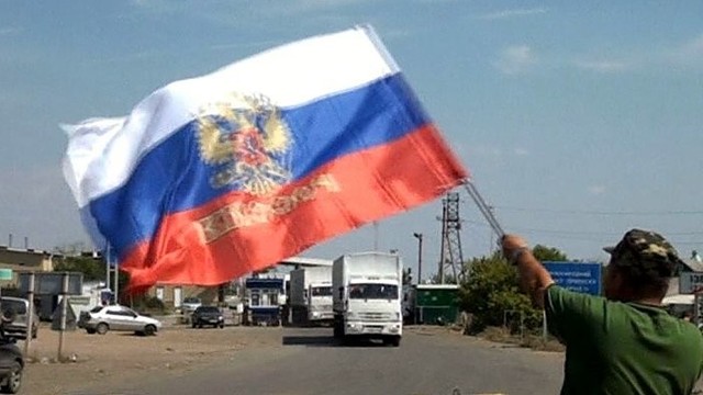 Vilkikų konvojų į Ukrainą lydi prorusiški separatistai