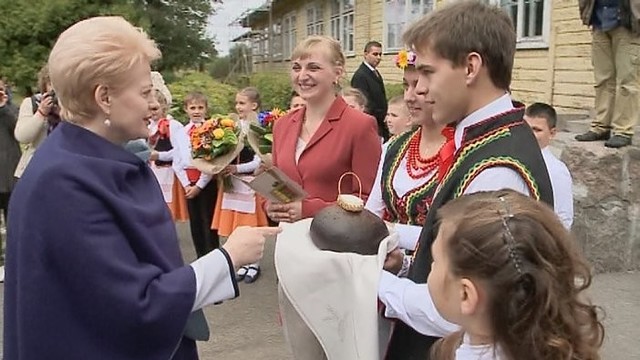 Rugsėjo 1-ąją Prezidentė sveikino Rytų Lietuvos moksleivius