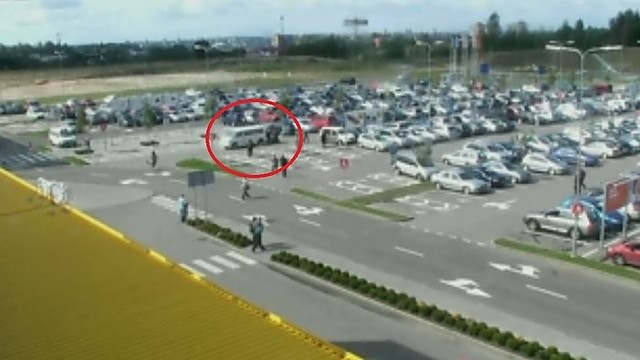 Policija paviešino, kaip prie „Ikea“ buvo partrenkta keturmetė