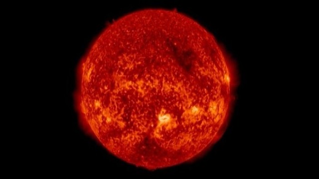 Žemės kryptimi skrieja Saulės išspjauta plazma