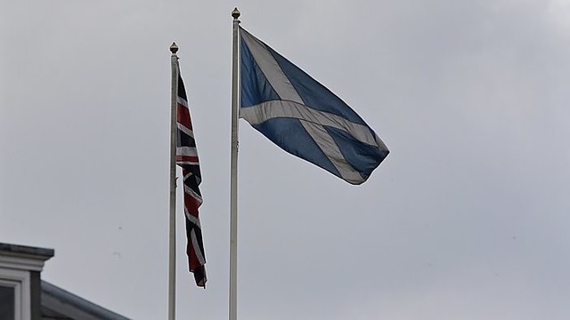 Britai nenori paleisti Škotijos iš savo glėbio