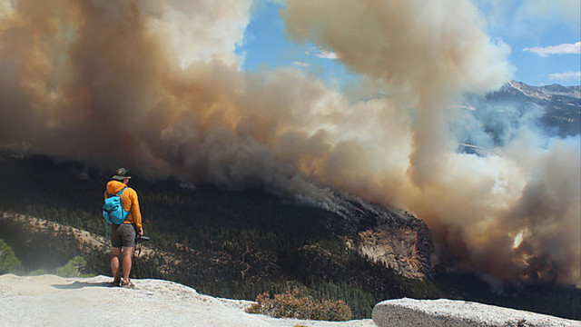 Kalifornijoje dėl miško gaisrų evakuojami gyventojai