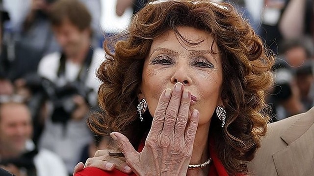 Seksualioji Sophia Loren 80-metį pasitinka su atsiminimų knyga