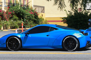 Aukcione parduodamas išskirtinis Justino Bieberio „Ferrari“