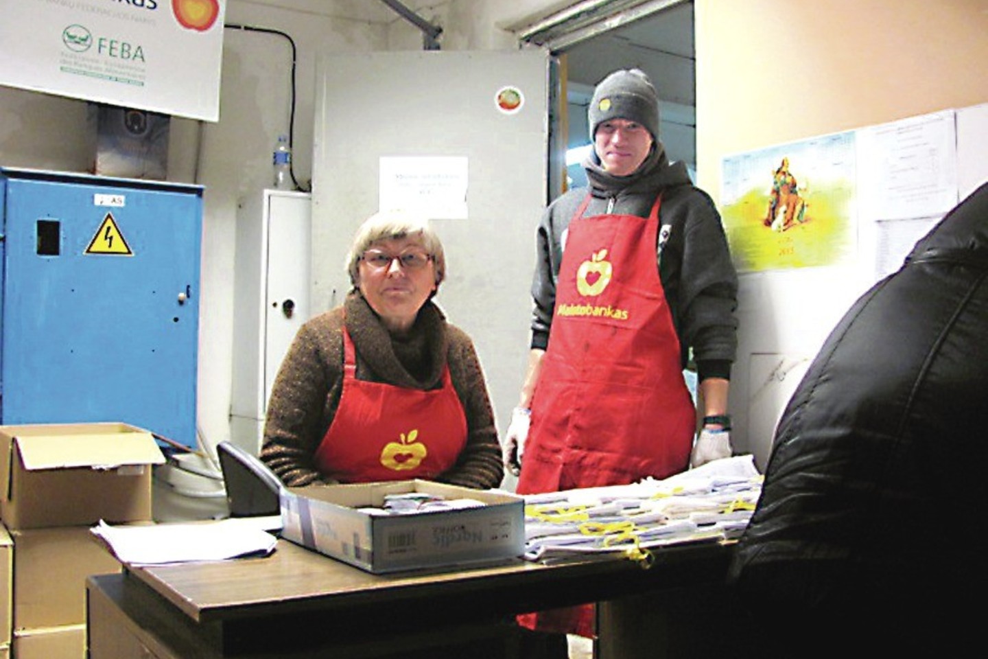 V.Janušonienė (kairėje) iš pradžių ketino savanoriauti kultūros renginiuose ar muziejuje, bet pasuko į „Maisto banką“.<br>Nuotr. iš asmeninio albumo