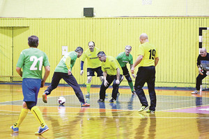 63-ejų KTU rektorius futbolo aikštėje vis dar pamoko jaunus studentus
