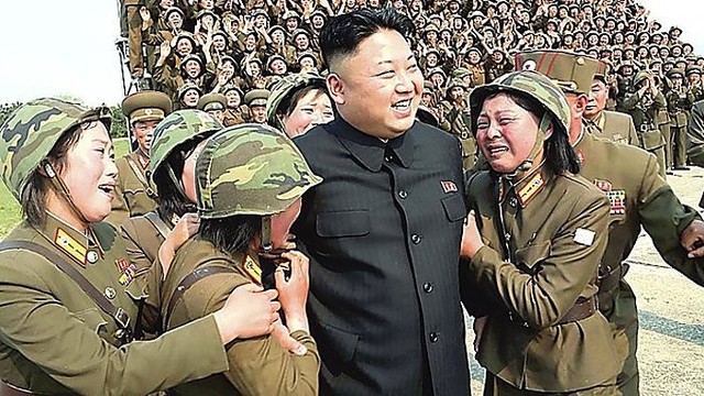 Šiaurės korėjiečių stilius: plačios kelnės ir jokių džinsų