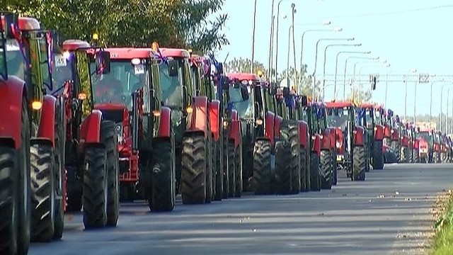 Panevėžyje - daugiau kaip puskilometrio traktorių vilkstinė