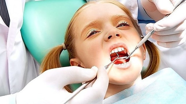 Vaikai sugedusiais dantimis nebus priimami į mokyklas?