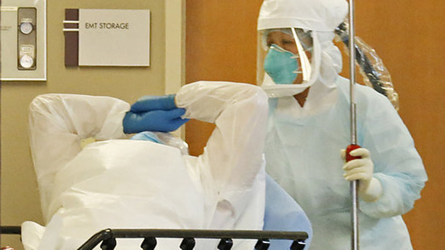 Ebolos atvejis Čekijoje nepasitvirtino, bet sunerimo makedonai
